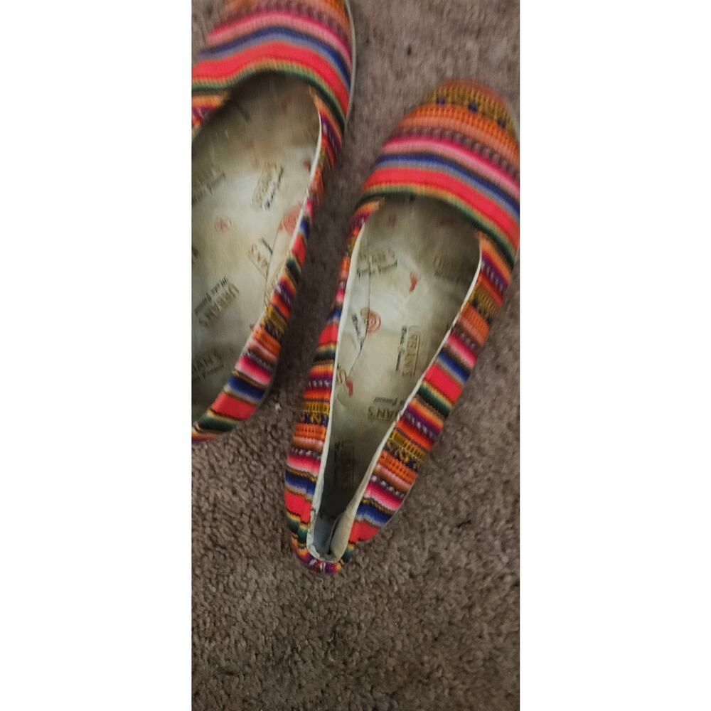 Urban's 8.5 pink striped comfort shoes